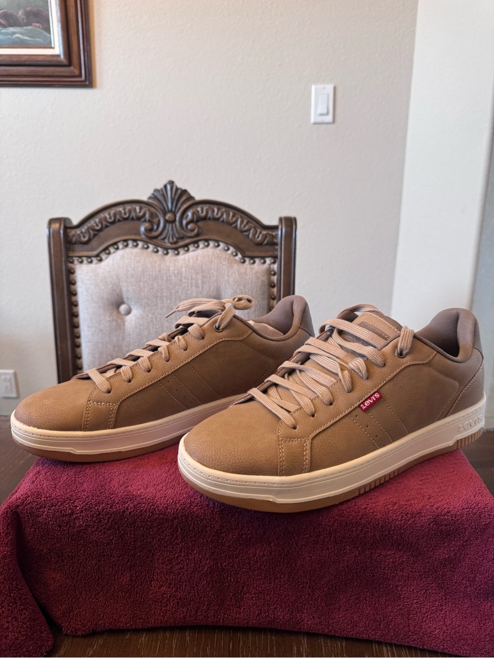 11 Men’s Levi's Casual Low-Top Sneakers in Tan